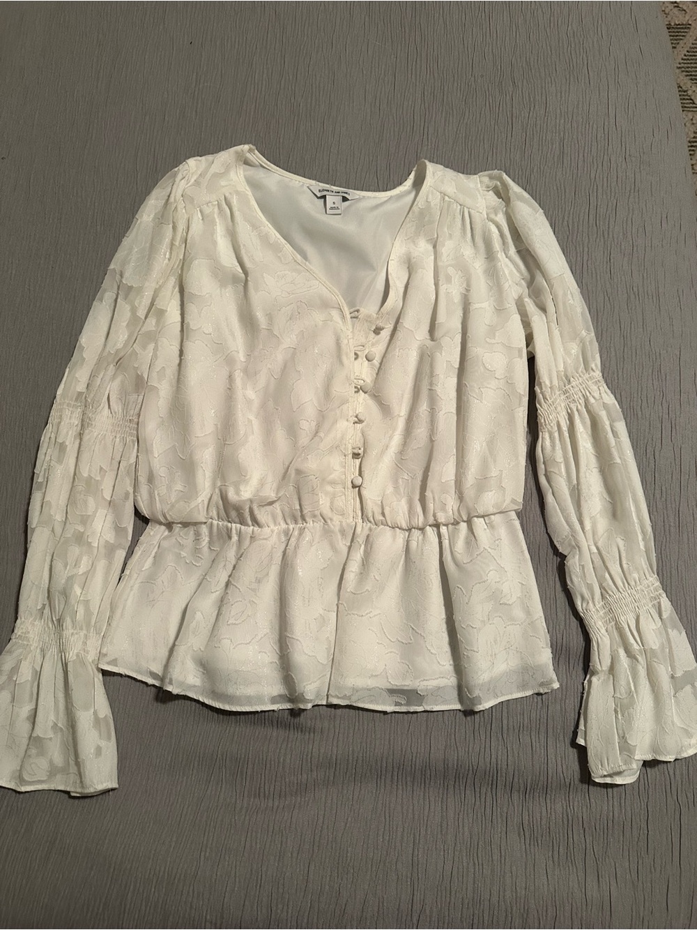 Elizabeth & James Women's cream Button-Front Peplum Blouse